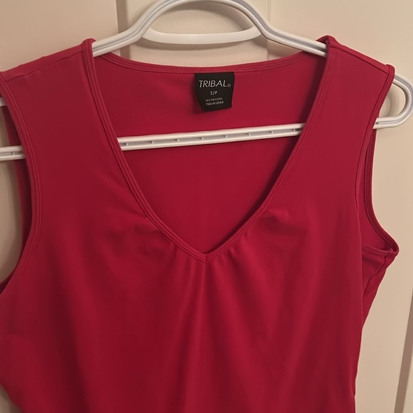 Tribal red sleeveless V-neck top, size small - Picture 2 of 6